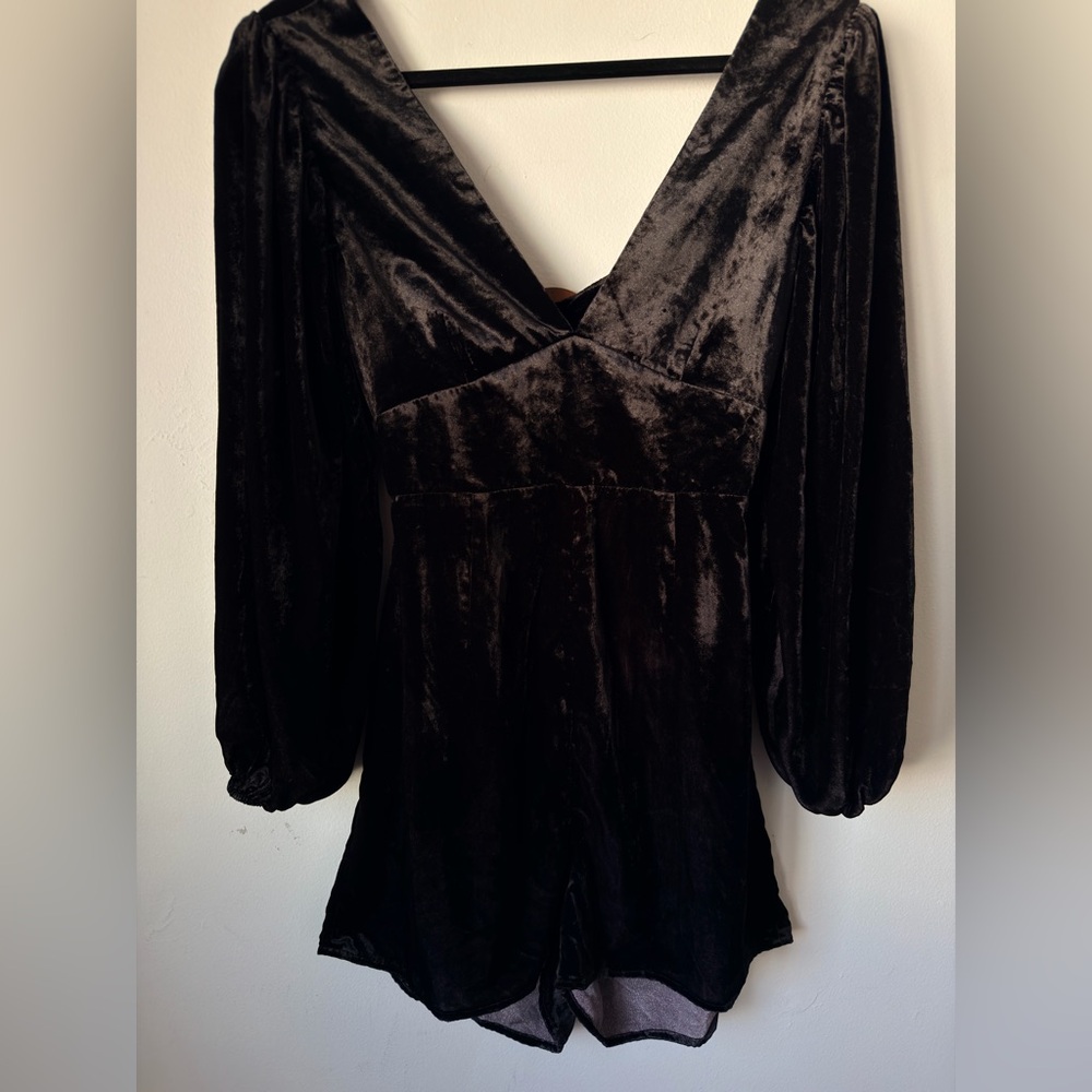 FARM RIO ANTHROPOLOGY Elegant Black Velvet Romper